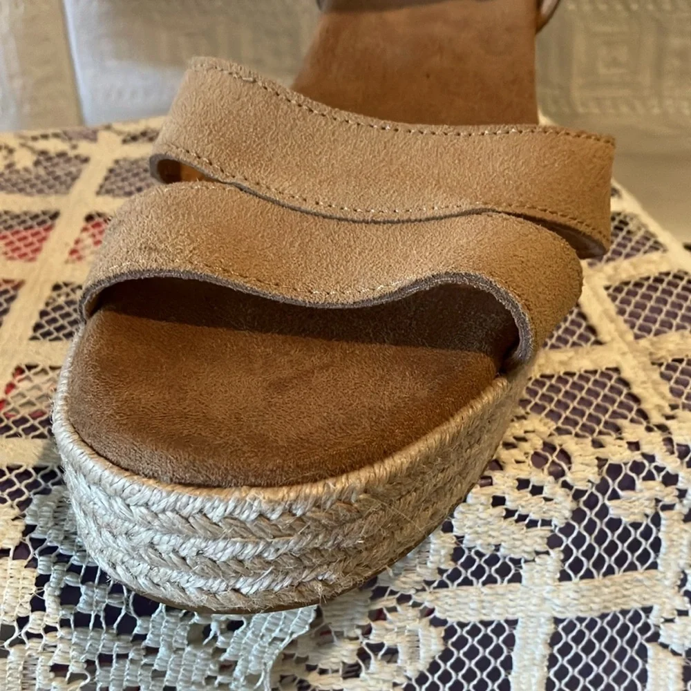 TOMS Women’s Honey Suede Wedge Sandals Sz 9 1/2 Leather Upper Ankle Strap GUC